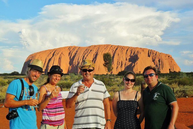 Alice Springs to Uluru (Ayers Rock) Coach Transfer - Arrival at Uluru