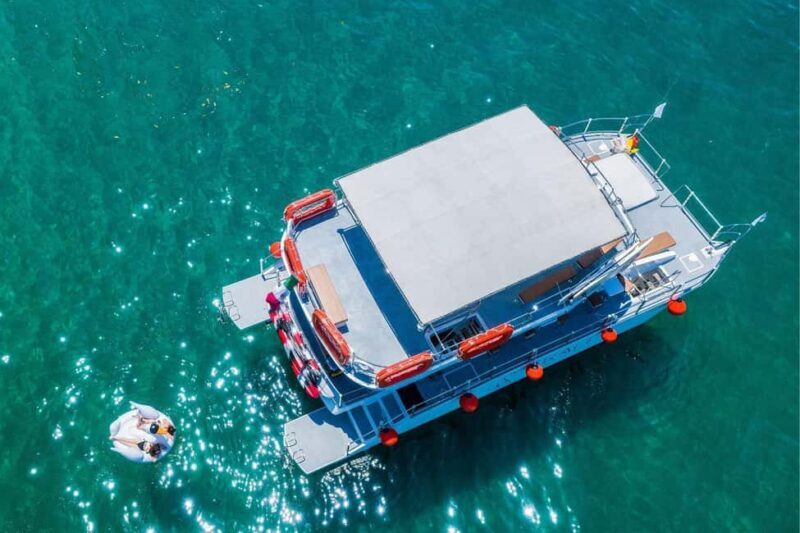 All Inclusive Private Yacht Charter Chica Fun 5 Waterslides - Key Points