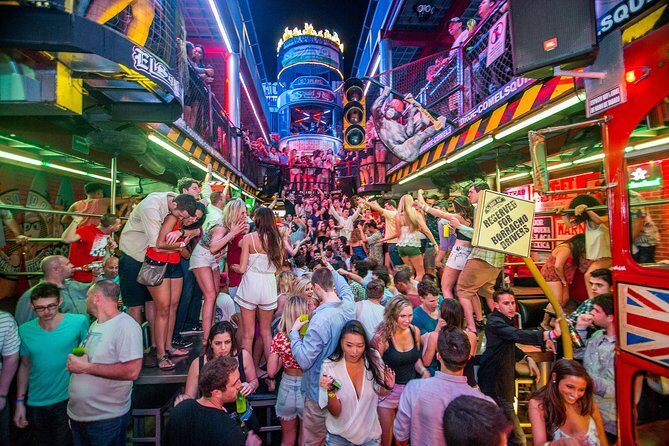 All you can drink (3 hrs) - El Squid Roe Los Cabos - Our Honest Take on the All-You-Can-Drink Night at El Squid Roe, Cabo San Lucas