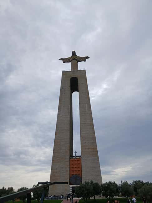Almada: City Tour with Tuk-Tuk Ride and Cristo Rei Visit - Key Points