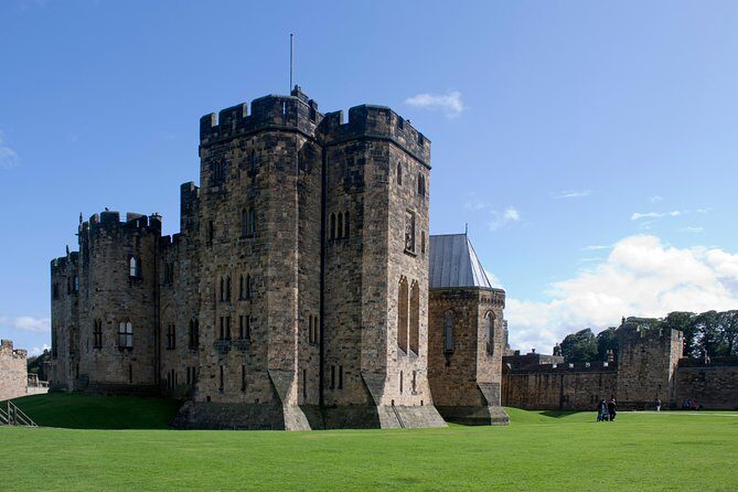 Alnwick Castle, Northumberland and Borders Tour with Admission - In-Depth Look at the Highlights