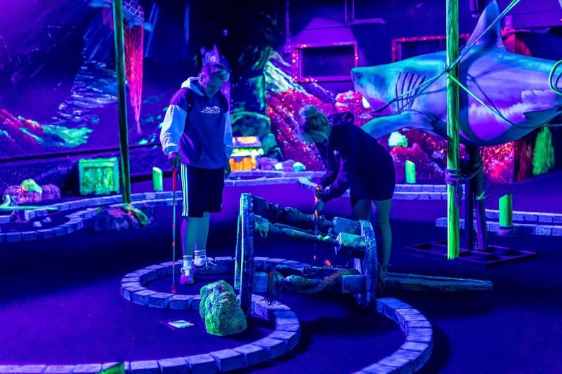 Aloha Amsterdam: 12-Hole Glow-in-the-Dark Mini-Golf - How long it takes: the 45-minute slot in real life