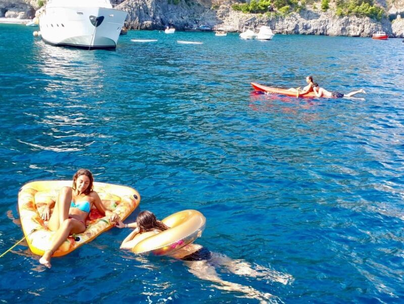 Amalfi coast small-group boat tour w/ drinks & sandwich - FAQs