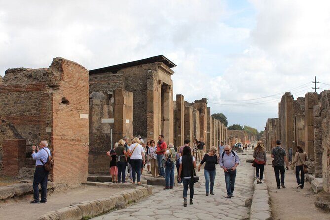 Amalfi Coast Sorrento and Pompeii Group Tour from Naples - FAQ