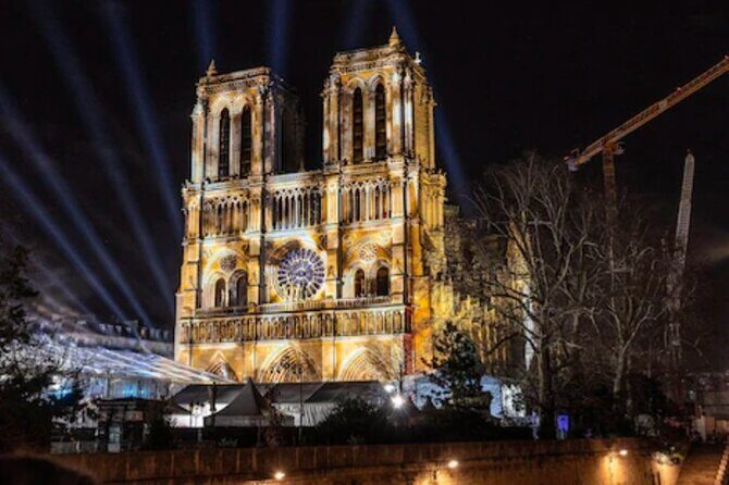 Amazing guided Notre dame and Ile de la cité tour with crypt - The Experience from the Traveler’s Perspective