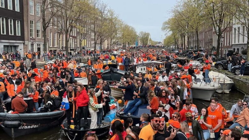 Amsterdam: 3 Hour Kings Day Boat Party with Unlimited Drinks - What the Experience Looks Like