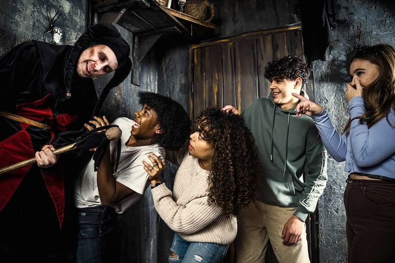 Amsterdam: Amsterdam Dungeon Entrance Ticket - The scares and the claustrophobia warning: what you need to plan for