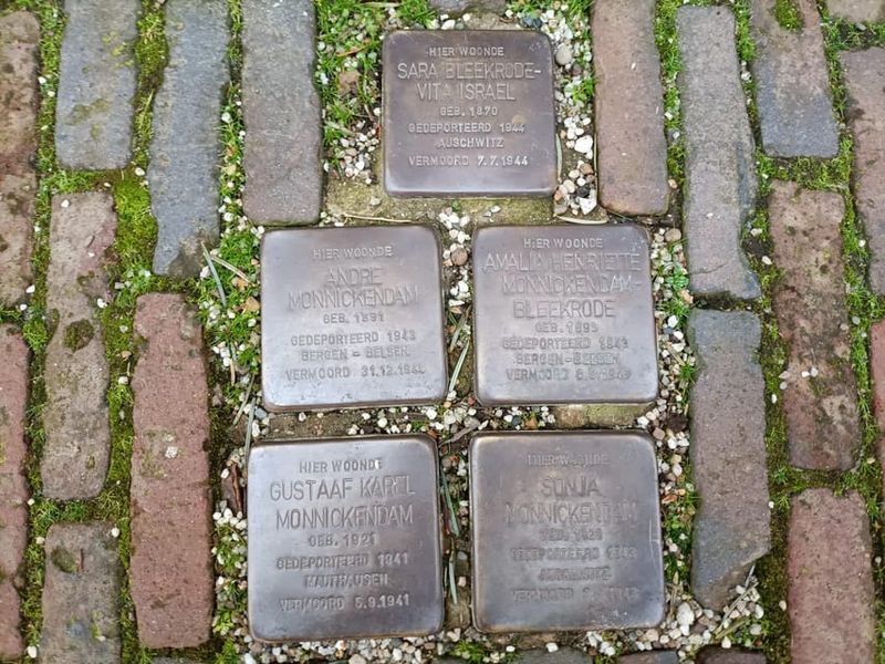 Amsterdam: Anne Frank Guided Small Group Walking Tour - Weather and Audio Reality: Bring an Umbrella
