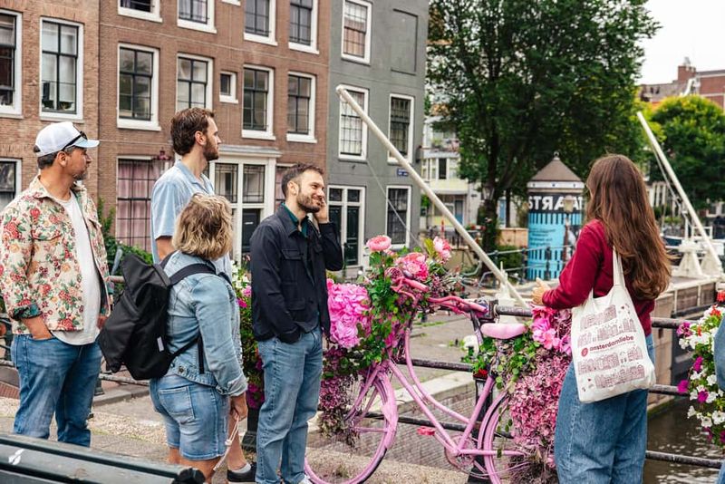 Amsterdam: Anne Frank Guided Walking Tour in DE/EN/IT/ES - Guides Matter Here: Empathy Plus Structure