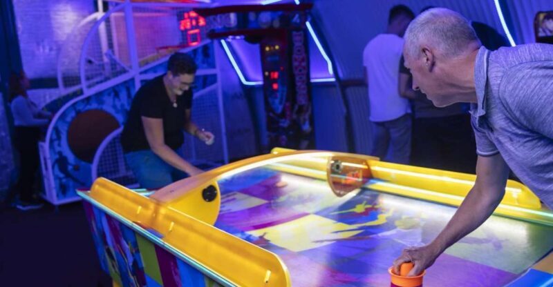 Amsterdam Arcade Game Hall: Classic & Modern Fun, UP Events - Key Points