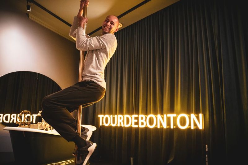 Amsterdam: Brothel Tour with Sex Worker Guide - Opulence inside BonTon: dressing rooms, bar, and photo moments