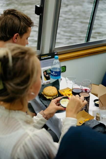 Amsterdam: Burger Dinner Canal Cruise - Comfort & Facilities