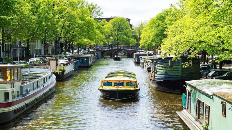 Amsterdam: Burger Dinner Canal Cruise - FAQ