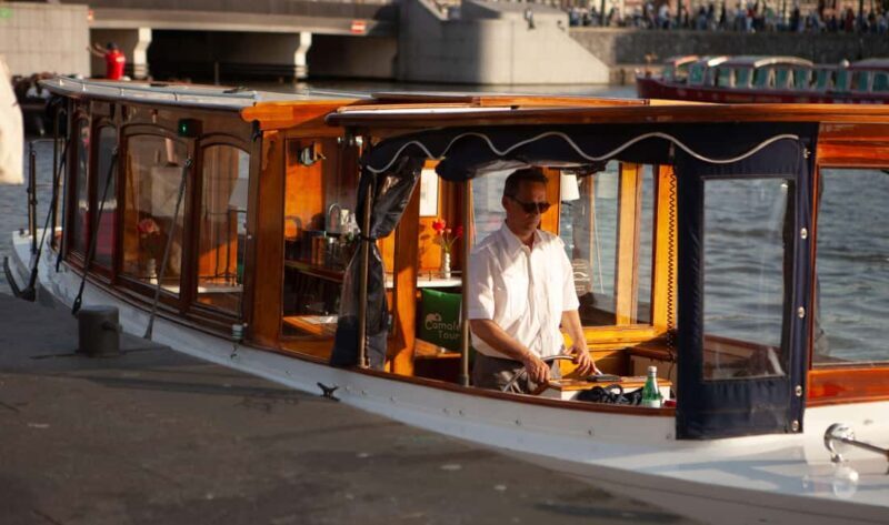 Amsterdam Canal Boat Ride with a Spanish-speaking Guide - Who Should Consider This Tour?