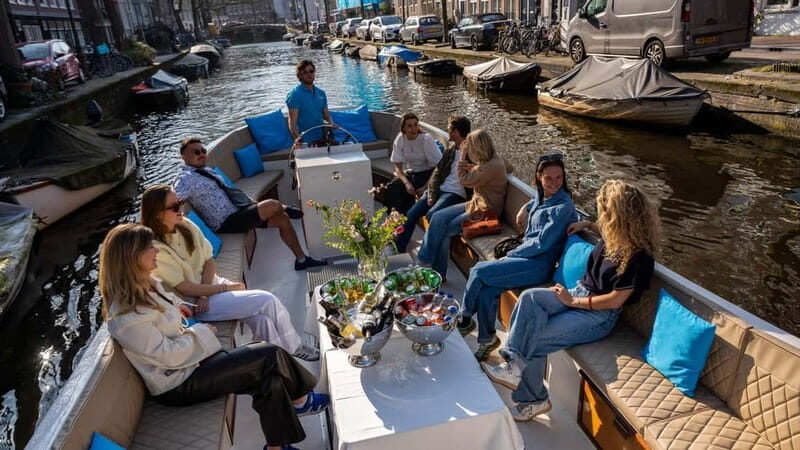 Amsterdam: Canal Cruise in Open Boat with Drink Option - Who Should Consider This Tour?