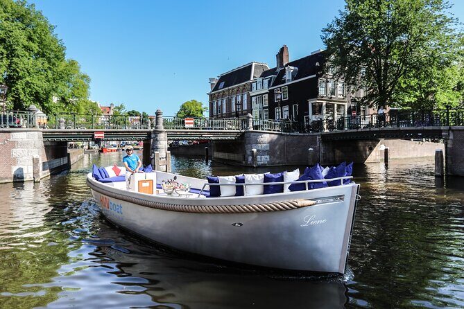 Amsterdam Canal Cruise in Open Boat with Unlimited Drinks Option - Best Times to Book This Tour