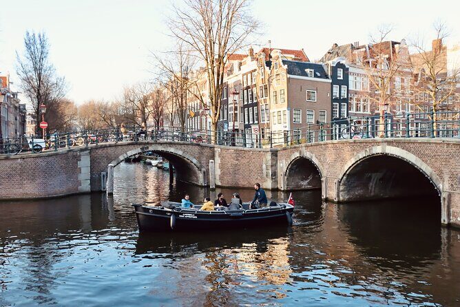 Amsterdam Canal Tour by Open Boat – 90 min Small Group Experience - The Timing: Why 90 Minutes Works