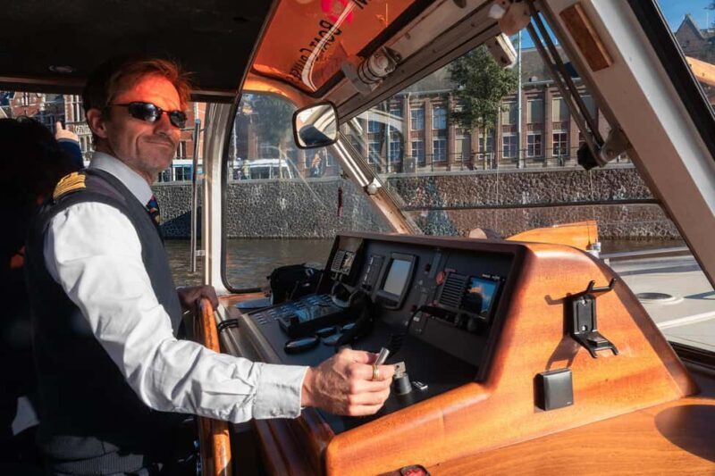 Amsterdam: Canal Cruise with Burger Menu in local restaurant - FAQ
