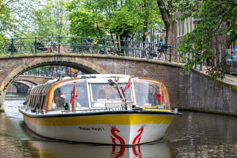 Amsterdam: Canal Cruise with Free Dutch Stroopwafel - The Experience in Detail