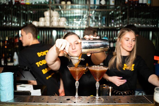 Amsterdam: City Centre Bar Crawl and Nightlife Experience - What the Tour Looks Like