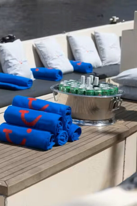 Amsterdam: City Highlights Small Boat Canal Cruise with host - Key Points