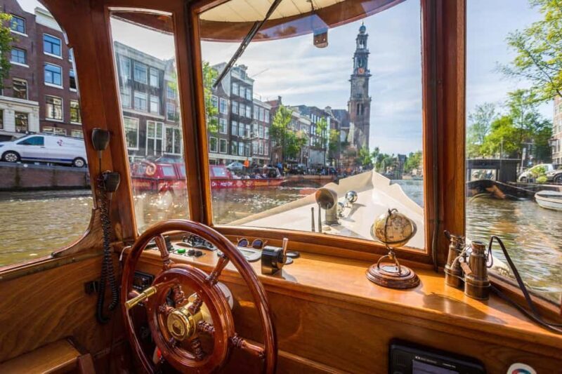 Amsterdam: Classic Saloon Boat Cruise with Cheese & Wine - The Drinks & Food