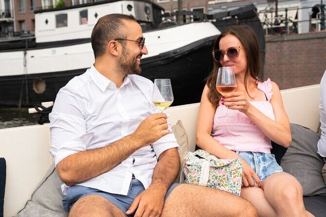 Amsterdam: Evening City Centre Canal Cruise with Unlimited Drinks - The Sum Up