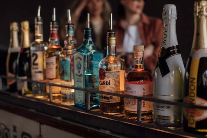 Amsterdam: Evening Lights Cruise incl. Cocktail & Waffle - Who Is This Tour Best Suited For?