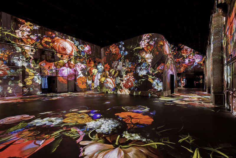 Amsterdam: Fabrique des Lumières Dutch Masters Ticket - The Cold-Floor Reality: Comfort Tips for Watching for an Hour