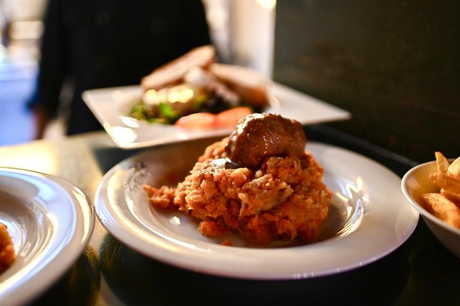 Amsterdam Food Tour of 10+ Local Classic Tastings in Jordaan Area - Group Size and Pace: Why People Keep Mentioning the Guides