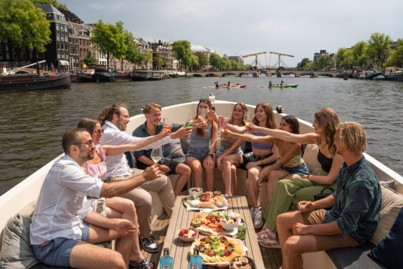 Amsterdam: German Guided Canal Cruise with on Board Bar - An In-Depth Look at the Experience