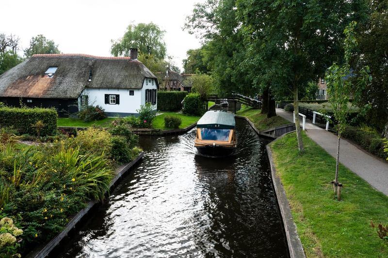 Amsterdam: Giethoorn Tour Scenic Cruise, Cheese & Free Time - How the cruise actually helps your free time