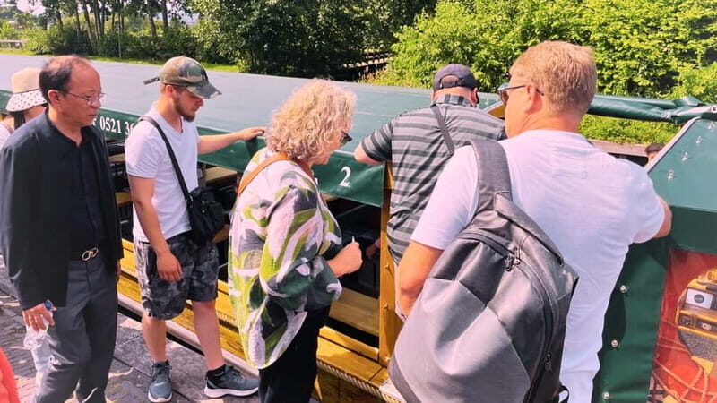 Amsterdam: Giethoorn & Zaanse Schans Small Group Day Trip - FAQ