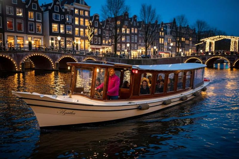 Amsterdam: 90 min Cruise with Local Guide & Unlimited Drinks - Dutch Snacks Included: Cheese, Sausages, Stroopwafels, and Sweets