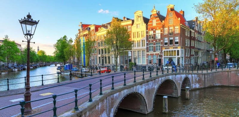 Amsterdam Hidden Gems: City Tour with an art historian - Key Points