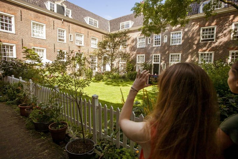 Amsterdam: Hidden Gems & Highlights Guided Bike Tour - Key things to know before you pedal