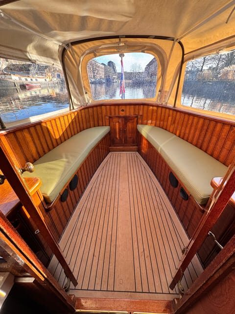 Amsterdam: Historic Boat Cruise with open bar and nibbles - Pricing & Value Perspective