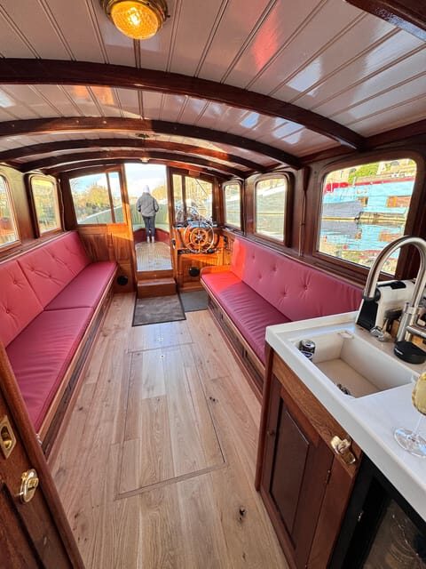 Amsterdam: Historic Boat Cruise with open bar and nibbles - Who Will Love This Experience?