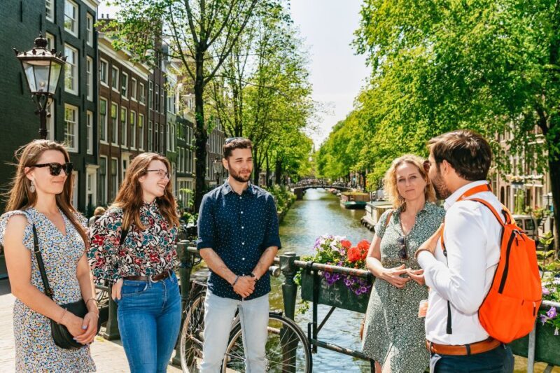 Amsterdam: Historical Highlights Walking Tour with Tasting - The Guide and Group Dynamics