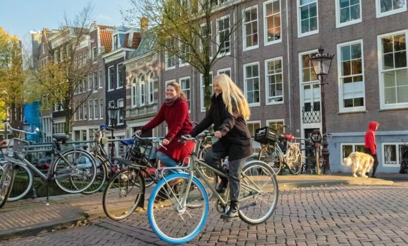 Amsterdam: Inner City Bike Tour German or English (Private) - Key Points