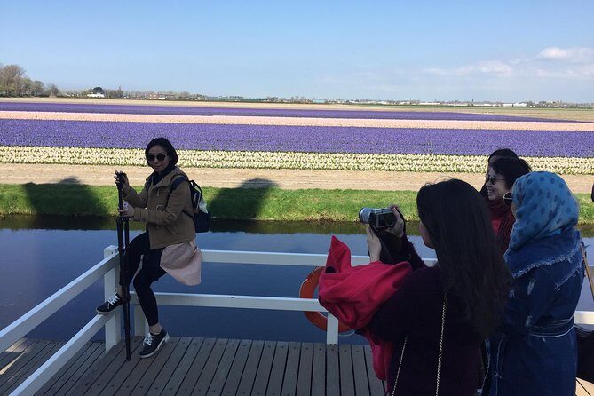 Amsterdam: Keukenhof Tulip Gardens and Giethoorn with Boat Tour - Transportation and Duration: Making the Most of Your Day