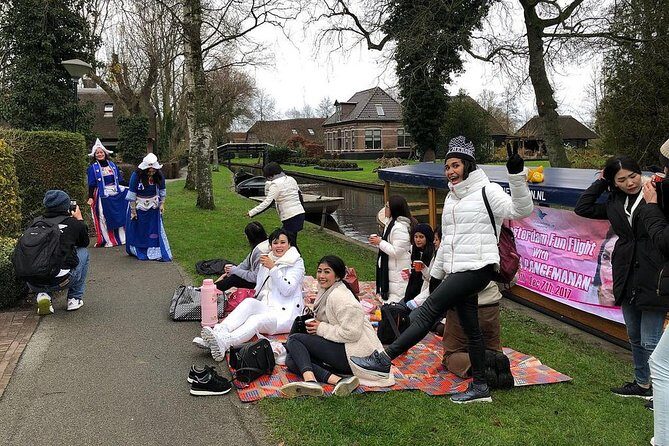 Amsterdam: Keukenhof Tulip Gardens and Giethoorn with Boat Tour - Guides and Overall Experience