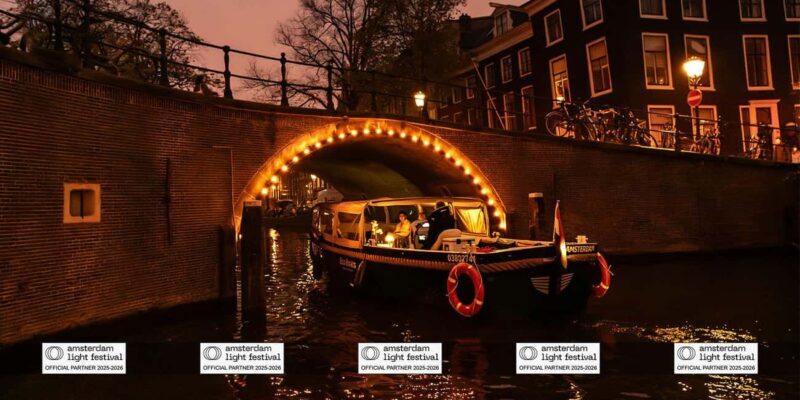 Amsterdam: Light Festival Boat+Unlimit.Drinks & Snack Option - The Weather and What to Wear