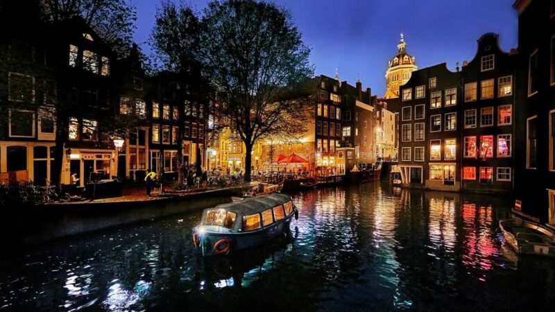 Amsterdam: Light Festival Cruise with Hot Snacks & Drinks - Key Points