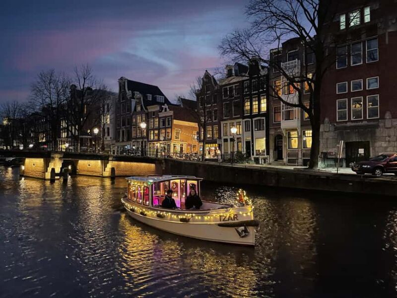 Amsterdam Light Festival Private Cruise incl. welcome drink - The art and illumination