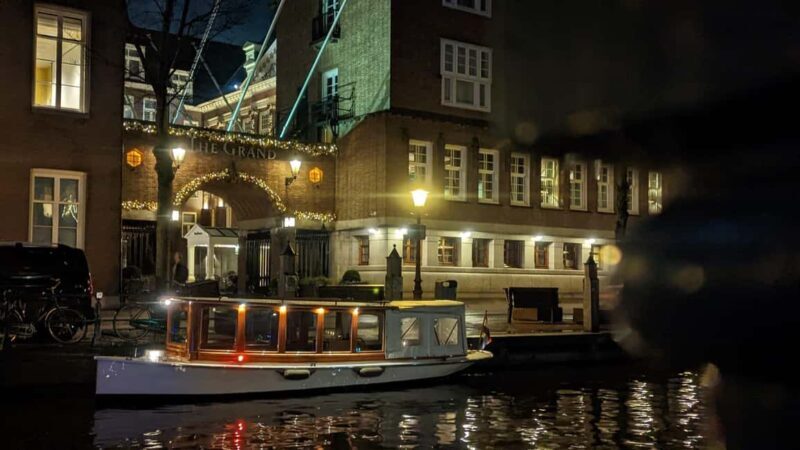 Amsterdam Light Festival Private Cruise incl. welcome drink - Navigating the itinerary