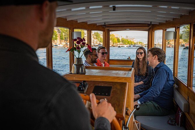 Amsterdam Light Festival Private Cruise With Welcome Drink - The Experience in Detail
