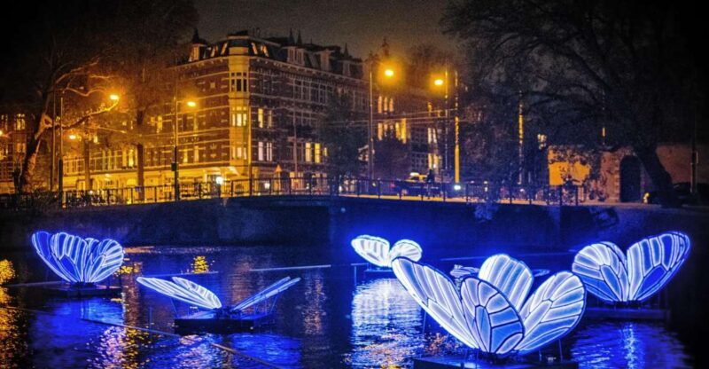 Amsterdam: Light Sculptures Small Boat Tour with Gluhwein - Key Points