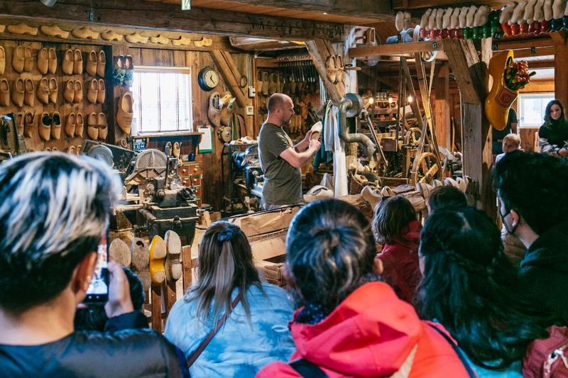 Amsterdam: Guided Zaanse Schans, Windmills & Cheese Tour - Guided Orientation Plus Free Time: what to do once the tour lets go