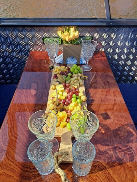 Amsterdam: Luxury Cheese & Wine Canal Cruise - Key Points